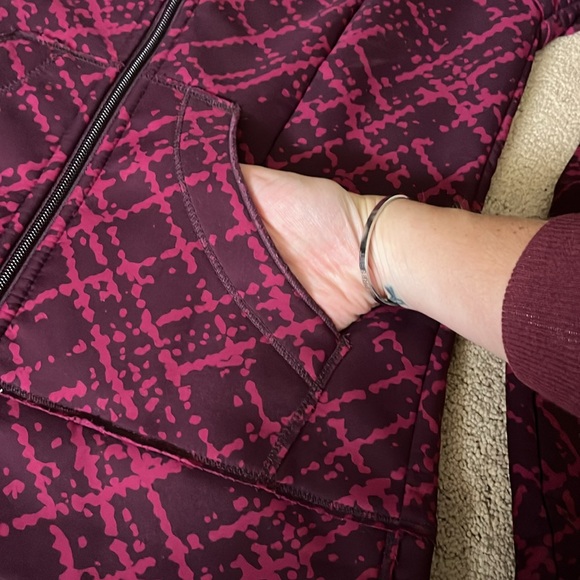 COLUMBIA lightweight zip up! - Picture 5 of 7